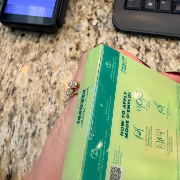 Glamnetic x Hello Kitty and Friends Keroppi Press-On Nails - Green and Pink - Picture 8 of 8